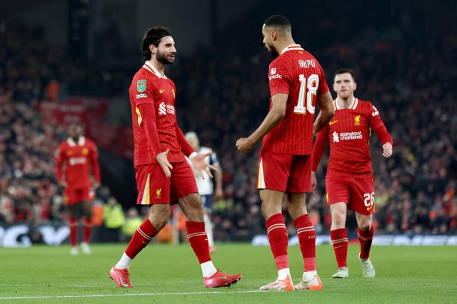 Liverpool thẳng tiến vào chung kết Carabao Cup