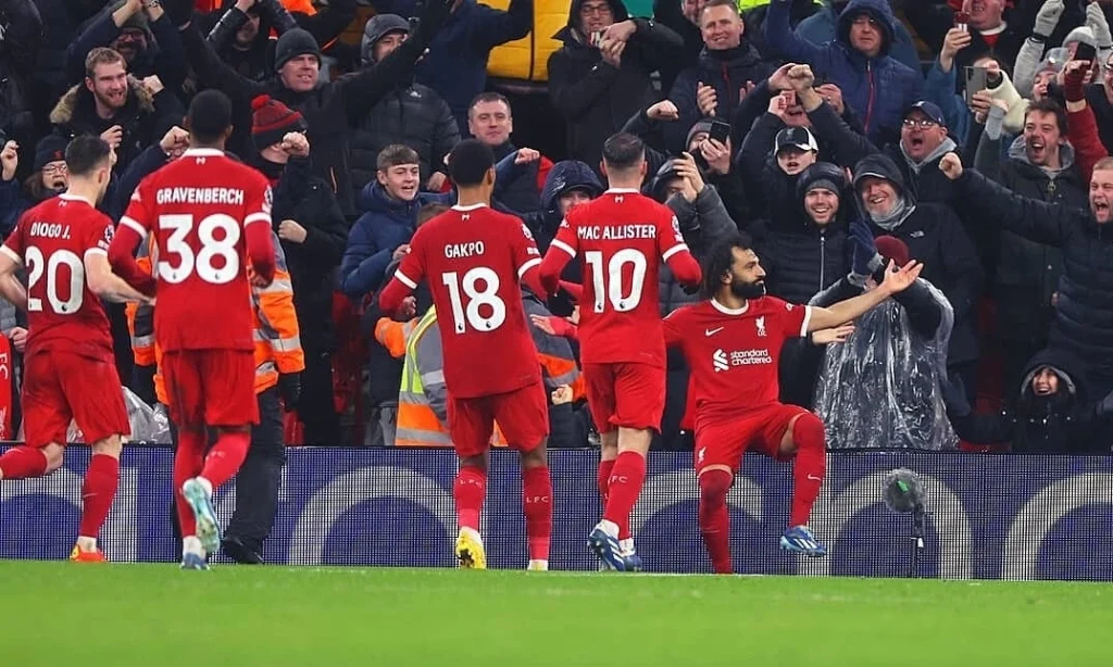 CĐV Liverpool Gây Tranh Cãi Khi Rời Sân Trước Lễ Trao Cúp Newcastle